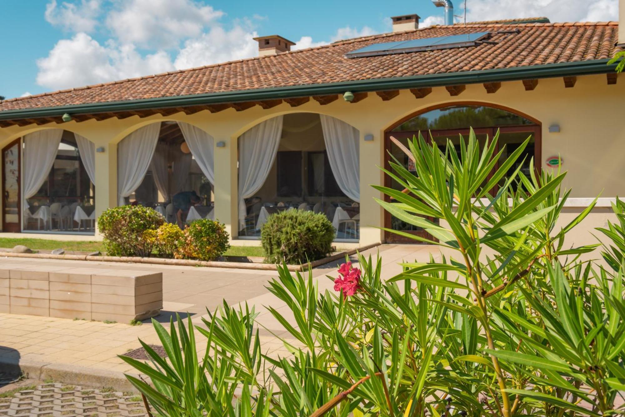 Airone Bianco Village Apart-hotel 4*