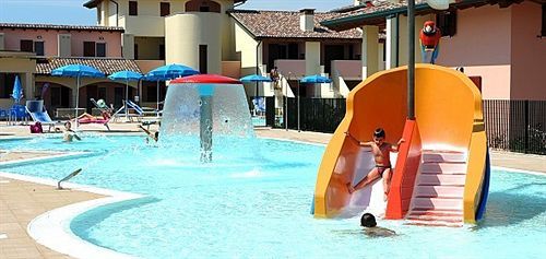 Airone Bianco Village Apartahotel 4*